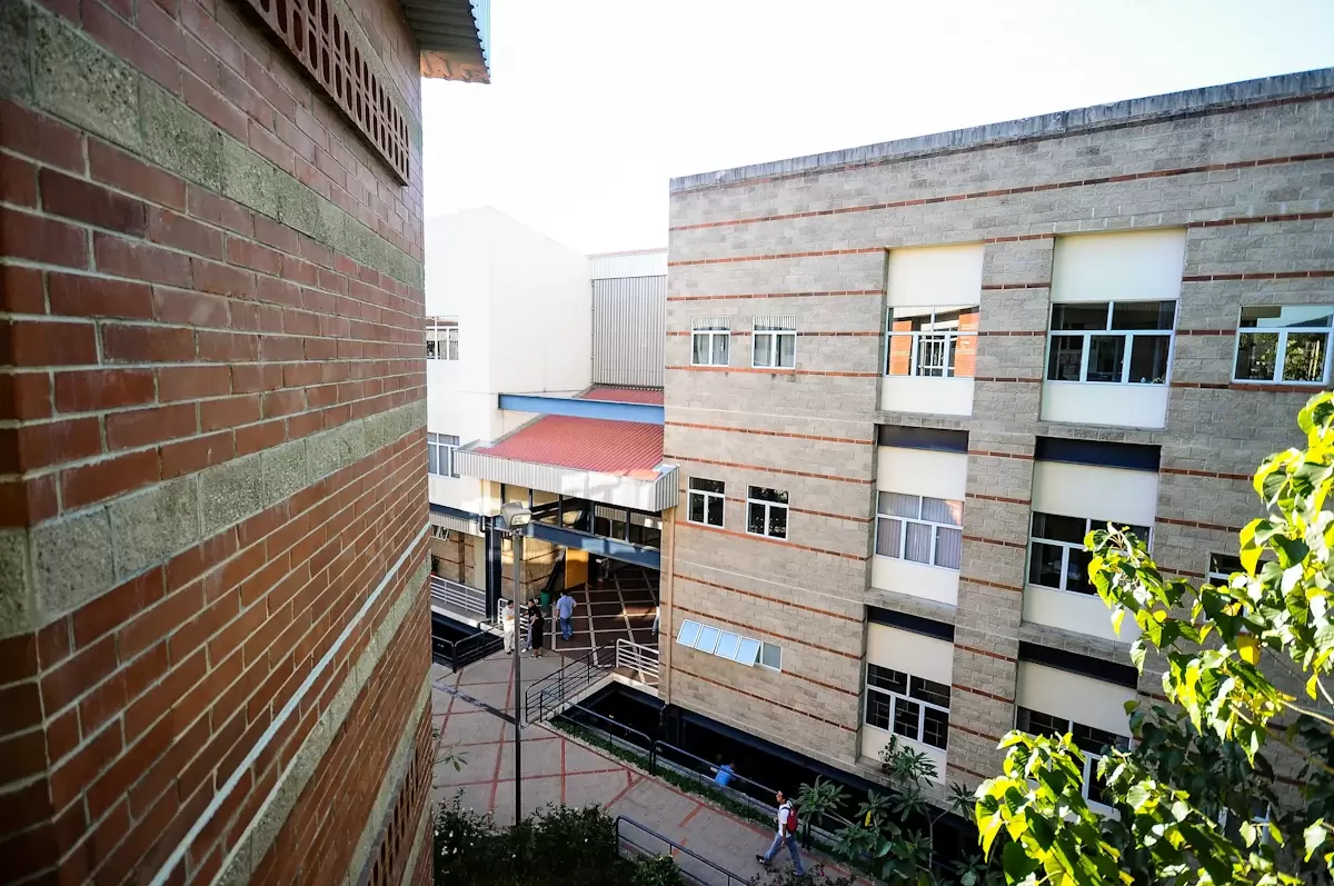 Cover Edificio de Aulas y Laboratorios de Ingeniería de la UCA